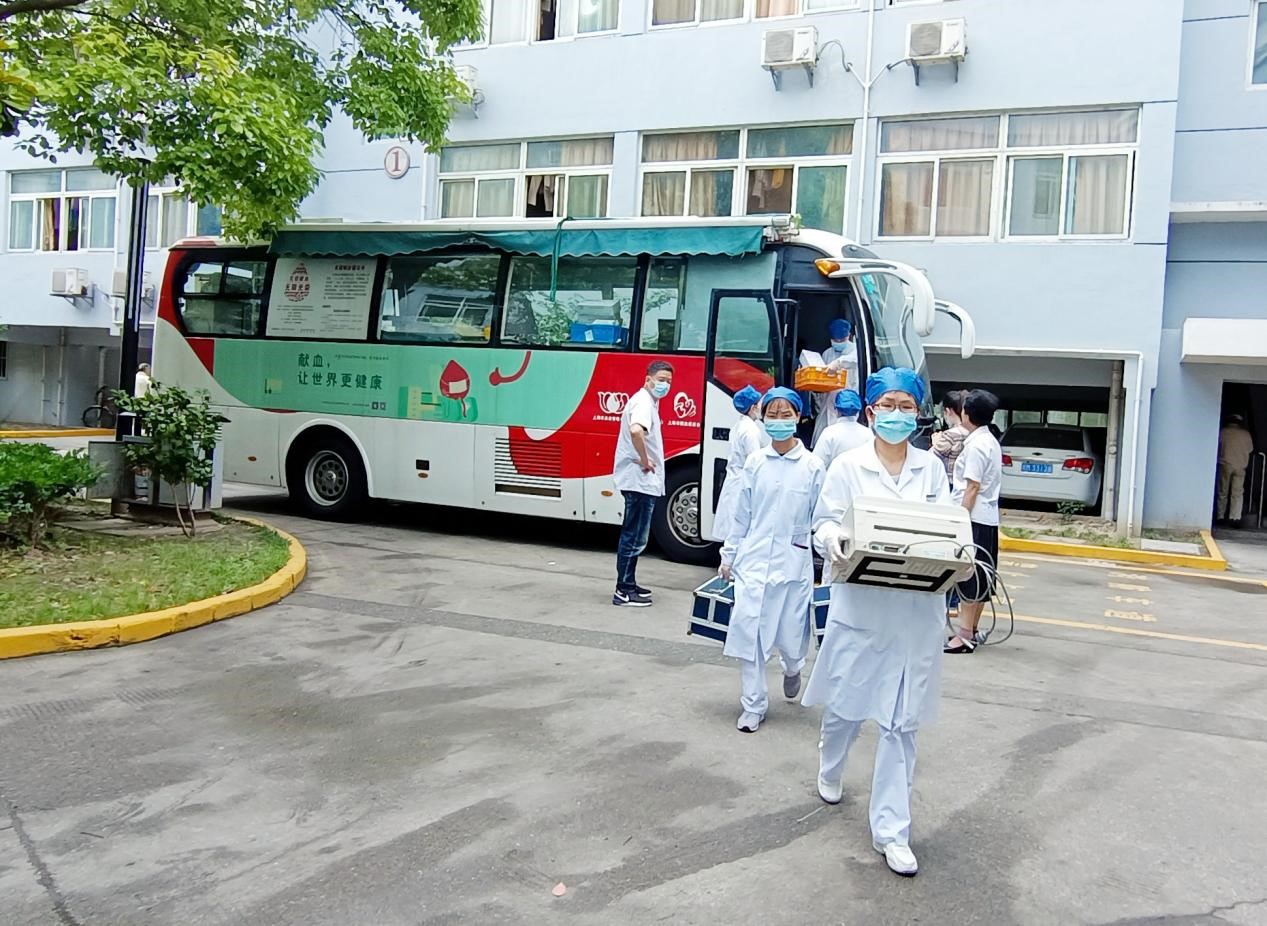 采血車開進南亞新材 讓愛心奉獻蔚然成風(fēng)(圖1)